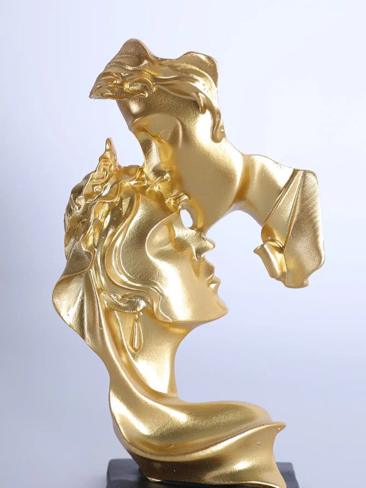Scandinavian Kissing Deep Sculpture – Romantic Resin Art for Home & Office Decor